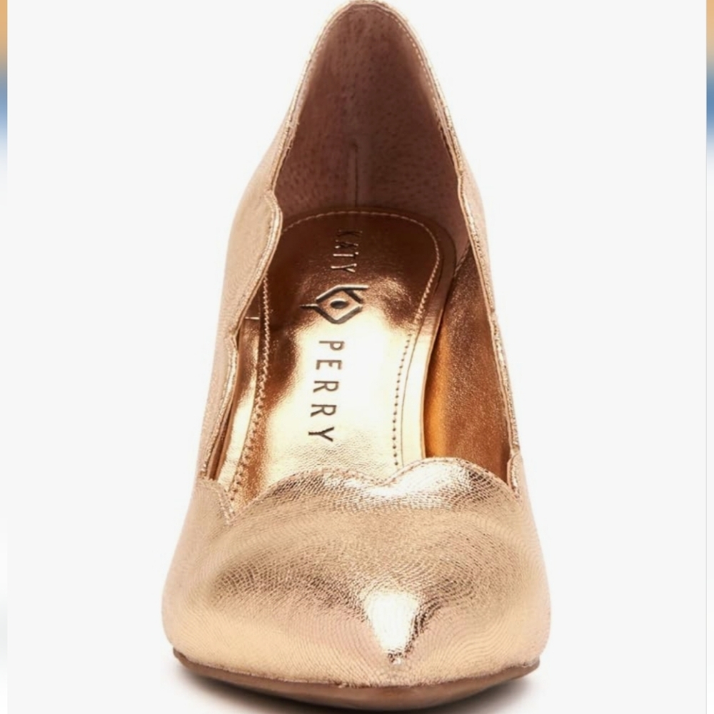 Katy Perry "The Dina" Wavy Metallic Pump- Rose Gold - Picture 4 of 11